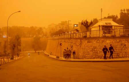 Καιρός: Η αφρικανική σκόνη «πολιορκεί» την Κρήτη – Μέτρα προστασίας για ευπαθείς ομάδες και παιδιά