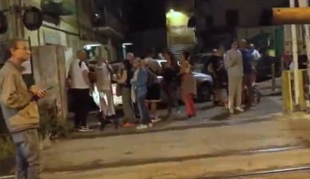 Σεισμοί αναστάτωσαν τη νύχτα τη Νάπολη - Κοιμήθηκαν έξω από τα σπίτια τους οι κάτοικοι (ΒΙΝΤΕΟ)