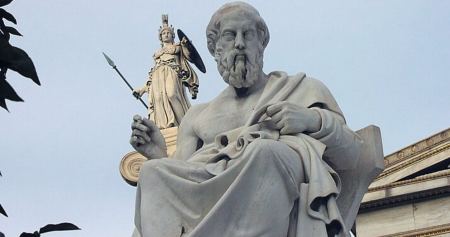 Ιταλοί επιστήμονες διάβασαν σε πάπυρο πώς πέρασε ο Πλάτωνας το τελευταίο βράδυ της ζωής του