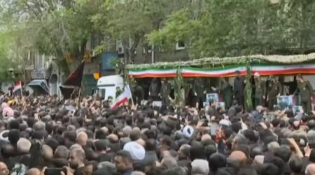 Θρήνος στο Ιράν για τον Εμπραχίμ Ραϊσί - Live η κηδεία του Προέδρου της χώρας