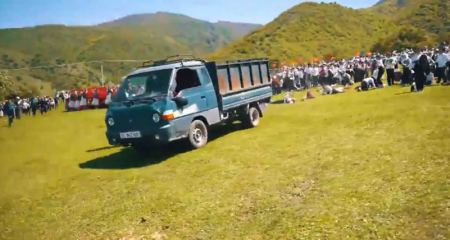 Κιργιστάν: Φορτηγό που έπεσε πάνω σε μαθητές κατά τη διάρκεια γιορτής