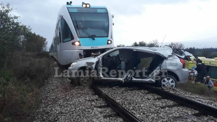 Τρένο παρέσυρε αυτοκίνητο στη Φθιώτιδα - μια γυναικα νεκρή