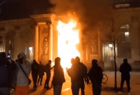 Διαδηλώσεις στη Γαλλία: Πυρπόλησαν το δημαρχείο του Μπορντό