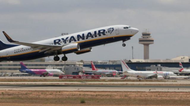 Ryanair: Απειλεί με απολύσεις τους εργαζόμενους της που απεργούν