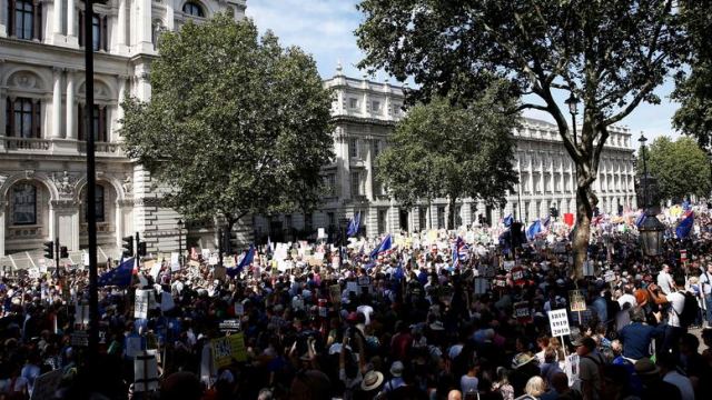 Βρετανία: Δεκάδες διαδηλώσεις κατά της απόφασης Τζόνσον