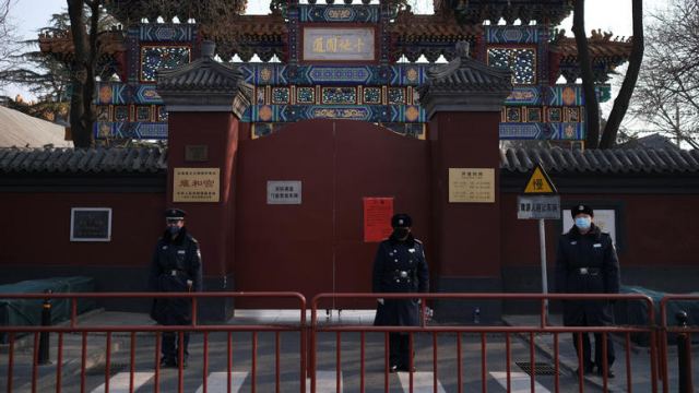 Ο κοροναϊός &quot;κλείνει&quot; την Κίνα - Τέλος οι οργανωμένες εκδρομές [βίντεο]
