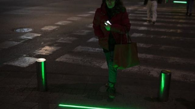 Γιατί στο Τελ Αβίβ βάζουν ειδικά φώτα νυκτός στις διαβάσεις - ΦΩΤΟ