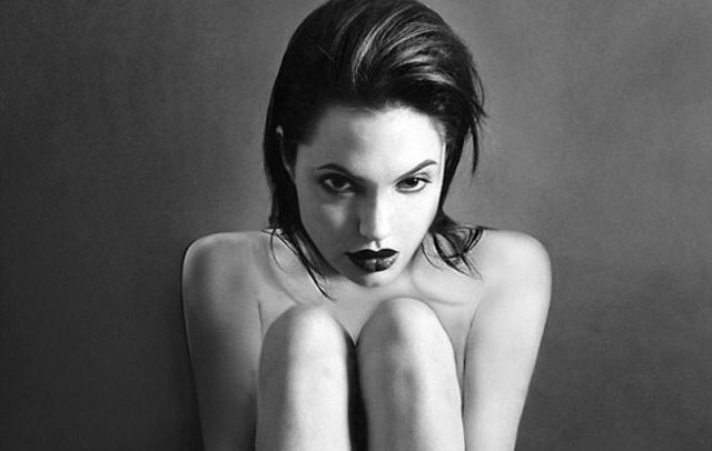 Στο σφυρί ανέκδοτες γυμνές φωτογραφίες της Jolie- Δείτε πόσο πωλούνται (εικόνες)