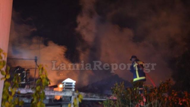 Λαμία: Πήρε φωτιά σπίτι στο Παγκράτι (Φωτογραφίες - Βίντεο)