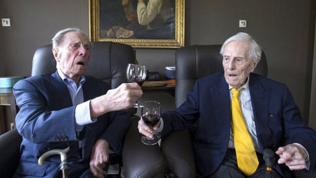 Οι γηραιότεροι δίδυμοι στον κόσμο: 102 ετών &amp; υπέροχοι