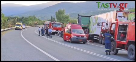 Έδεσσα: Εργάτες γης οι πέντε που σκοτώθηκαν στο αυτοκίνητο που μπήκε κάτω από νταλίκα - Φωτογραφίες