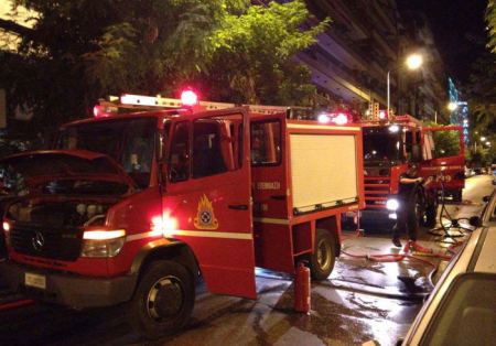 Οι πυροσβέστες έσωσαν ηλικιωμένη από πυρκαγιά