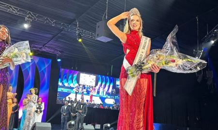 Σάλος στη Ζιμπάμπουε: Λευκό μοντέλο θα εκπροσωπήσει τη χώρα στον διαγωνισμό Miss Universe - Βίντεο και φωτογραφίες