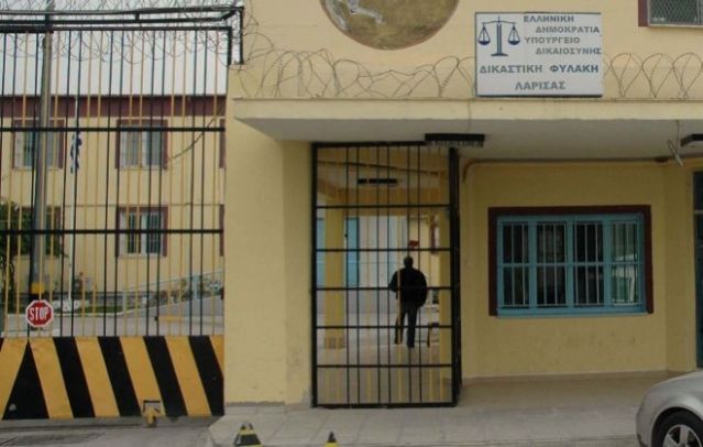 Αιματηρή συμπλοκή και δολοφονία μεταξύ κρατούμενων στη Λάρισα