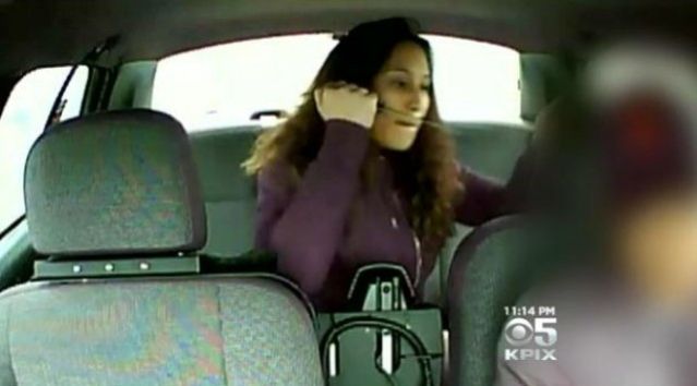 Video ΣΟΚ: Επιβάτης ταξί μαχαιρώνει οδηγό στο λαιμό!
