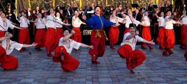 Το γαμήλιο δώρο του Πούτιν στην Αυστριακή ΥΠΕΞ -10 Κοζάκοι χορευτές