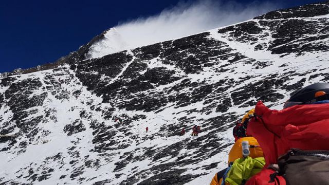 Έβερεστ: 885 ορειβάτες &quot;μοιράστηκαν&quot; τη κορυφή του μέσα στο 2019