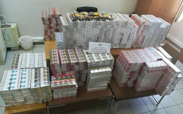 Συνελήφθη γυναίκα με πάνω από 5.000 λαθραία πακέτα τσιγάρων