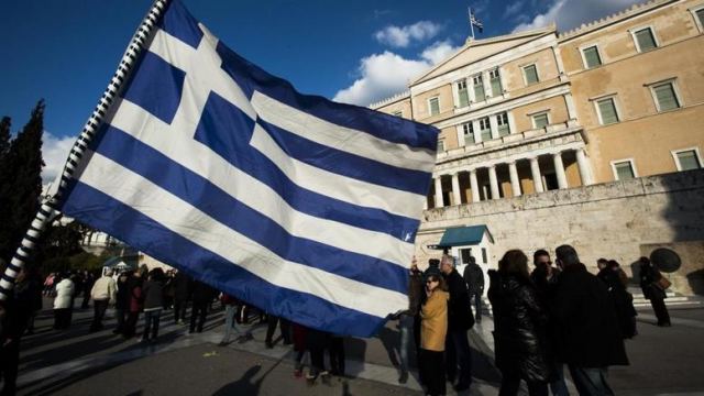 Pubic Issue: Ποιους θεσμούς εμπιστεύονται οι Έλληνες
