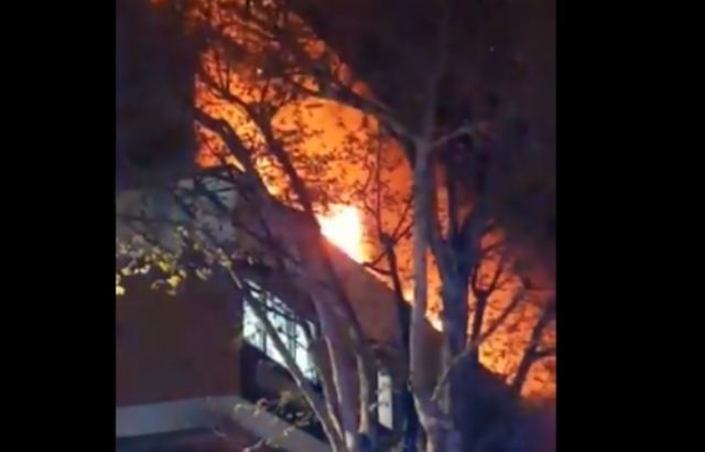 Η στιγμή της μεγάλης έκρηξης σε κτίριο στο Παρίσι