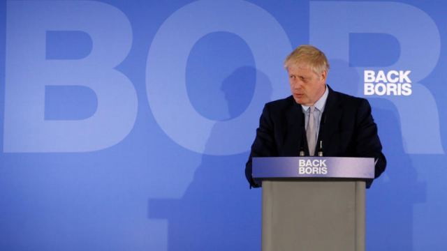 Mπόρις Τζόνσον: Απειλεί με «λουκέτο» της Βουλής για να προχωρήσει το Brexit