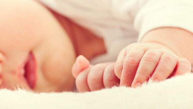 Γέννησε στην Ελλάδα &amp; πούλησε το μωρό της για 1500€