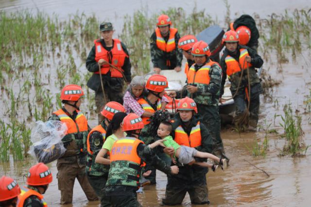 Κίνα: Τουλάχιστον 19 νεκροί από μεγάλες πλημμύρες [pics]