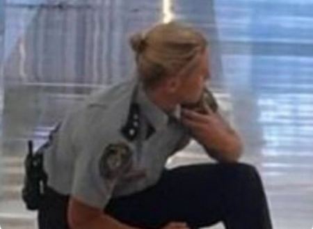 «Έκανα τη δουλειά μου» λέει η ηρωίδα αστυνομικός που εξουδετέρωσε τον μακελάρη του εμπορικού κέντρου στο Σίδνεϊ