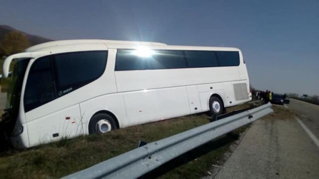 Ξάνθη: Τροχαίο με τουριστικό λεωφορείο στην Εγνατία Οδό – Καρδιοχτύπησαν οι επιβάτες [pics]