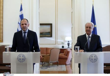 «Η Ελλάδα στηρίζεται στο διεθνές δίκαιο» είπε ο νέος υπουργός Εξωτερικών Γιώργος Γεραπετρίτης στην παράδοση - παραλαβή
