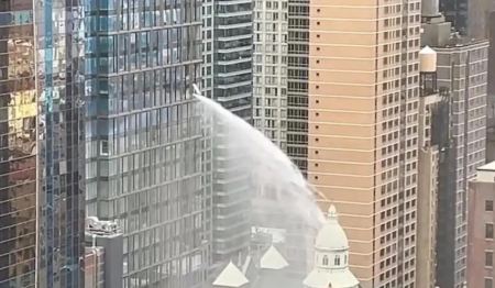 Τεράστια διαρροή νερού από ουρανοξύστη στη Νέα Υόρκη - Δείτε βίντεο και φωτογραφίες