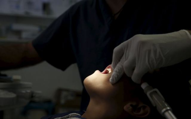 Αντίθετοι οι οδοντίατροι στην αφαίρεση του κονδυλίου για την προληπτική περίθαλψη των παιδιών