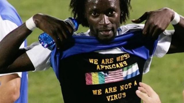 Το μήνυμα Καμαρά για τον Έμπολα - Τι έγραφε στη φανέλα του ο παίκτης της Λαμίας από τη Σιέρα Λεόνε