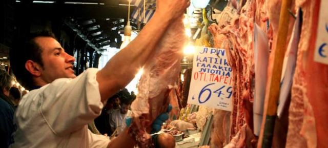 Κτηνοτρόφοι καταγγέλλουν: Γέμισε η αγορά ρουμάνικα αρνιά που βαφτίζονται ελληνικά