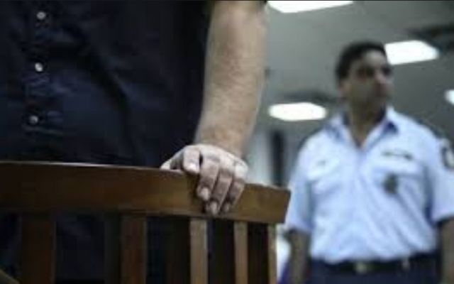 Δάσκαλος καταδικάστηκε σε 54 χρόνια φυλακή για ασέλγεια σε μαθήτριες