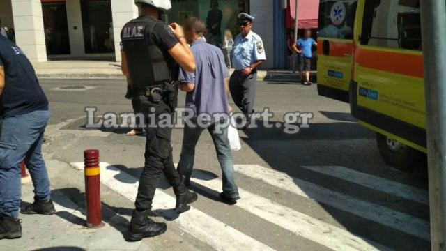 Λαμία: Αυτοκίνητο παρέσυρε νεαρή γυναίκα στο κέντρο της πόλης
