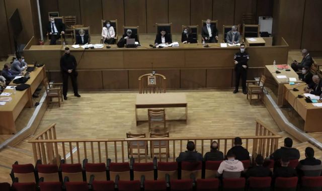 Δίκη Χρυσής Αυγής: Βίαιη προσαγωγή της πρώην συντρόφου του Παύλου Φύσσα - Τι κατέθεσε η αστυνομικός