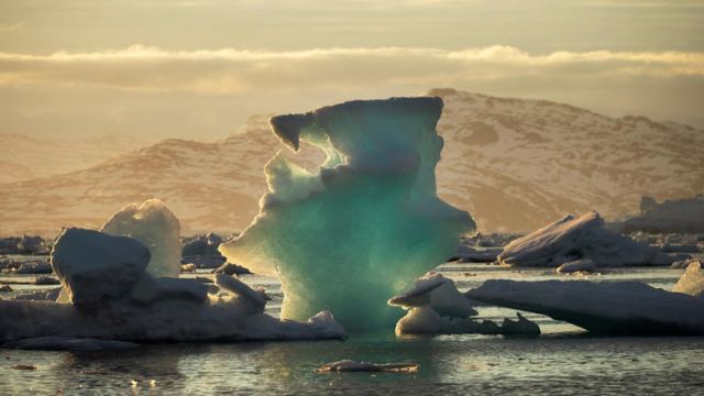 Οι πάγοι στη Γροιλανδία λιώνουν 4 φορές πιο γρήγορα από το 2003
