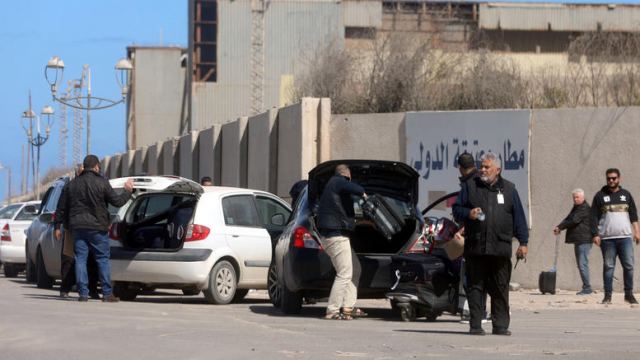 Χάος στην Λιβύη - Βομβαρδίστηκε το αεροδρόμιο της Τρίπολης