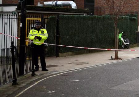 Βρετανία: Συναγερμός για 27χρονο που είχε ύποπτο μηχανισμό και όπλο σε νοσοκομείο του Λιντς