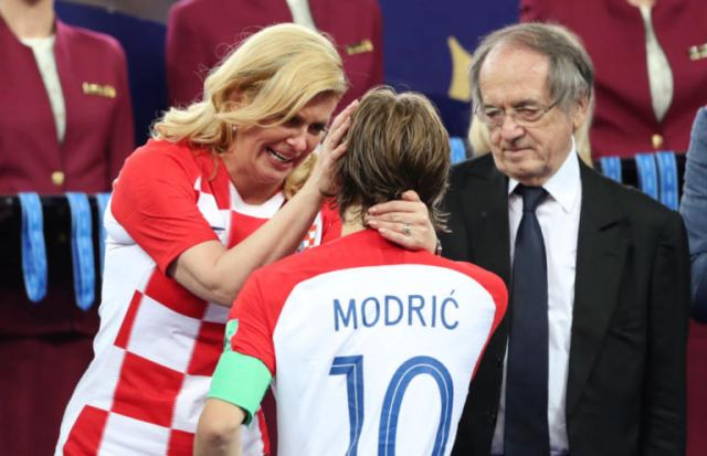 Μουντιάλ 2018: Η συγκίνηση του MVP Μόντριτς και η αγκαλιά της δακρυσμένης προέδρου της Κροατίας