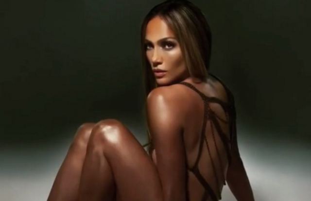 Jennifer Lopez: Φωτιά στα 50! Φωτογραφίζεται μόνο με λίγα… σχοινιά για το νέο της τραγούδι!