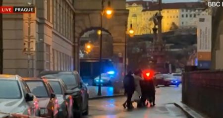 Μακελειό στην Πράγα: Τουλάχιστον 15 νεκροί και 24 οι τραυματίες από τους πυροβολισμούς σε πανεπιστήμιo-Αυτοκτόνησε ο δράστης