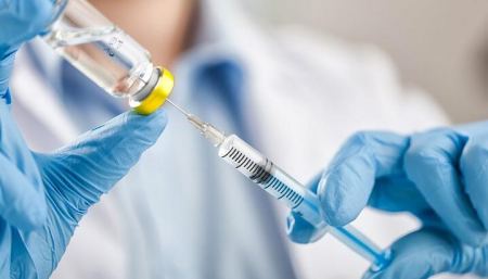 Κορωνοϊός: Εγκρίθηκε ο εμβολιασμός στα φαρμακεία της γειτονιάς