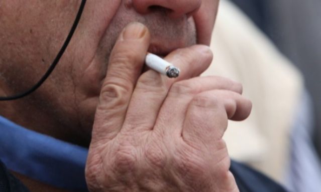 Σχέδιο έκπληξη για τον νέο αντικαπνιστικό νόμο - Τσιγάρο με το ρολόι