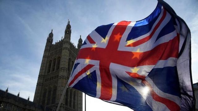 Guardian: To Brexit κόστισε στην οικονομία της Βρετανίας 80 δισ. λίρες