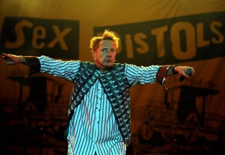 Ιρλανδία: Ο πρώην τραγουδιστής των Sex Pistols θέλει να πάει στη Γιουροβίζιον