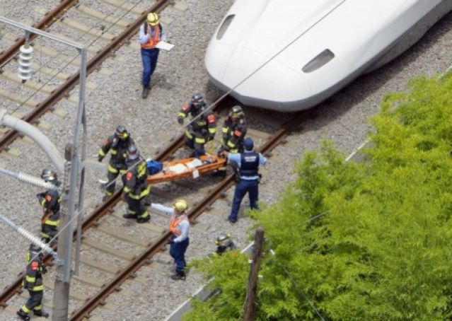 Αυτοπυρπολήθηκε μέσα στο τρένο! Δυο άνθρωποι έπαθαν καρδιακή προσβολή!