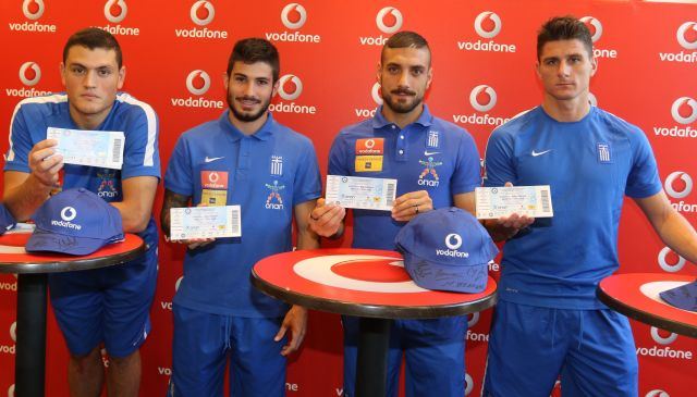 Οι παίκτες της Εθνικής Ομάδας Ποδοσφαίρου επισκέφθηκαν κατάστημα της Vodafone!