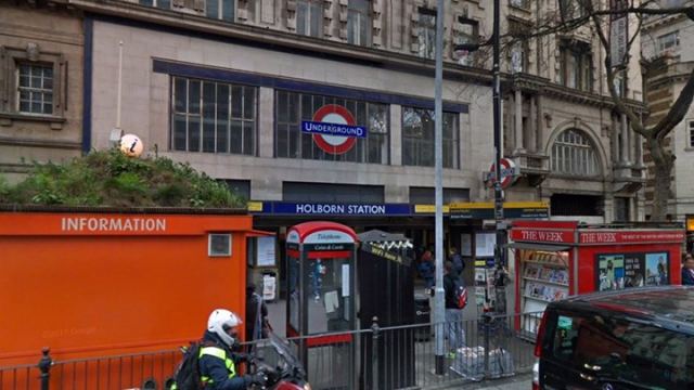 ΤΩΡΑ: Συναγερμός στο Λονδίνο - Αναφορές για πυρκαγιά σε συρμό του μετρό
